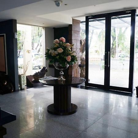 Rumah Nenek Hotel And Restaurant Паданг Екстериор снимка