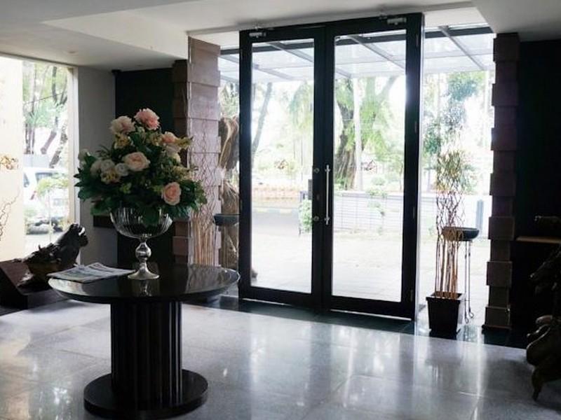 Rumah Nenek Hotel And Restaurant Паданг Екстериор снимка