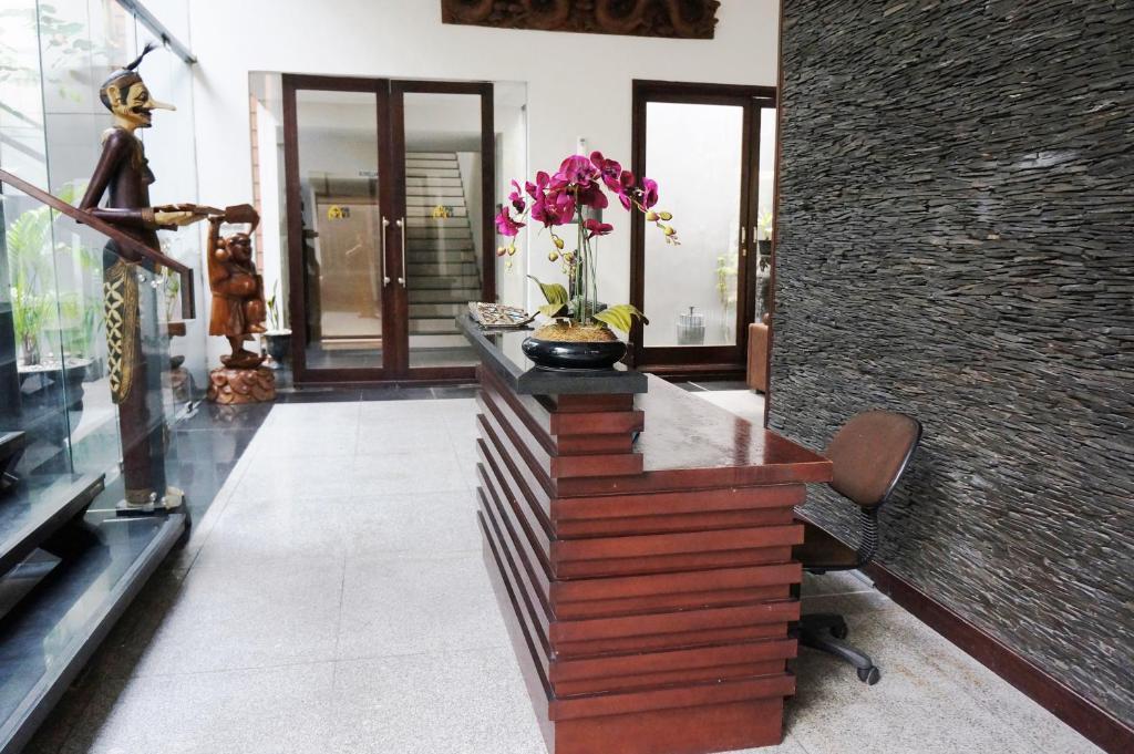Rumah Nenek Hotel And Restaurant Паданг Екстериор снимка