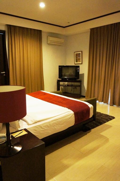 Rumah Nenek Hotel And Restaurant Паданг Екстериор снимка