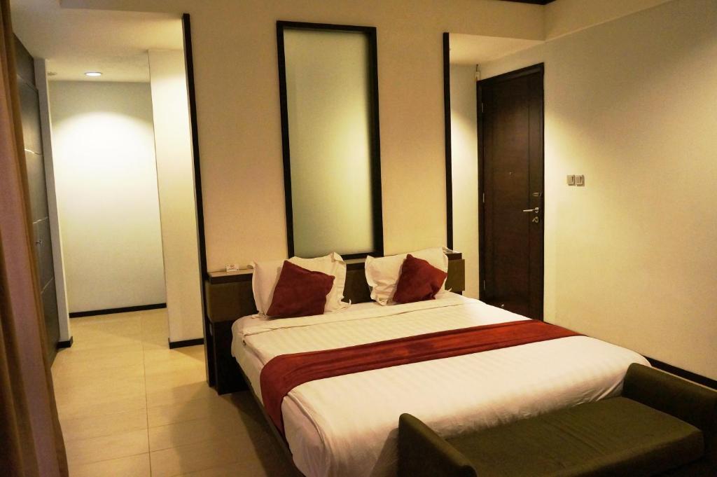 Rumah Nenek Hotel And Restaurant Паданг Екстериор снимка